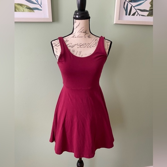 Women’s Express Sleeveless Burgundy Dress Size Small - Picture 1 of 6